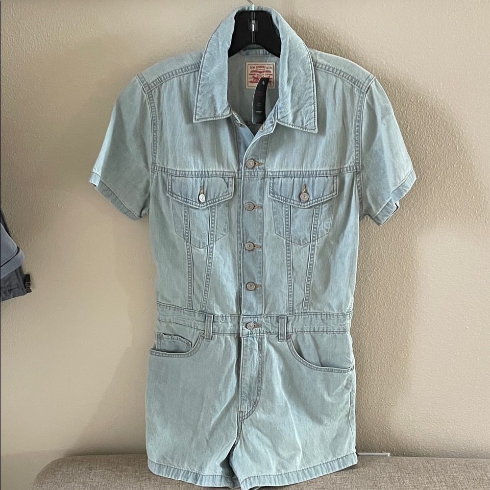 NWT Levi’s Light Wash Short Sleeve Denim Romper Small